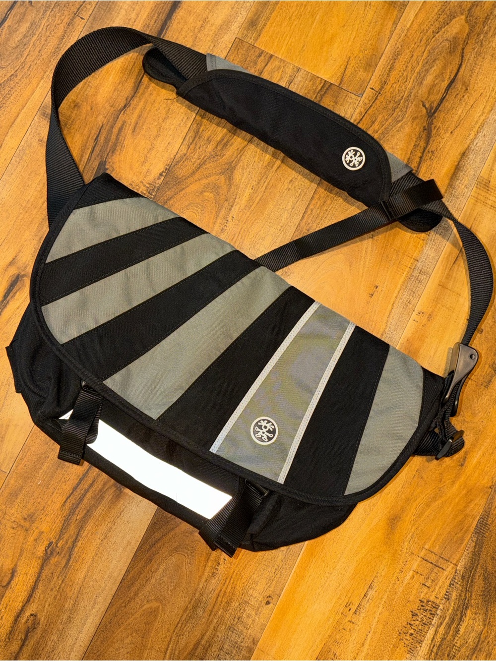 black and grey the Barney rustle blanket crumpler messenger bag